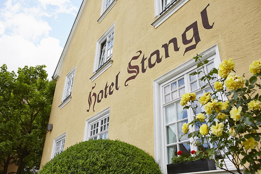 Das Hotel Stangl in Neufarn Aussenansicht